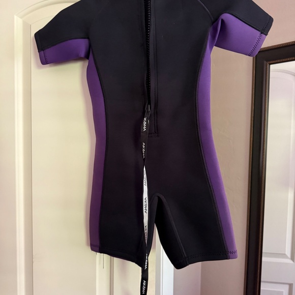 Akon’s‎ Wet Suit - Picture 2 of 2